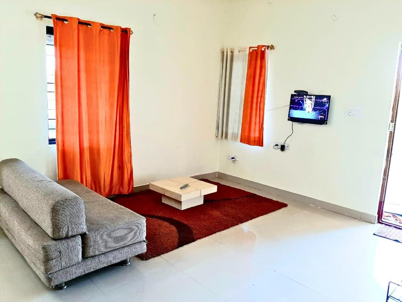 Golden Magnolia Homestay บังกาลอร์ ภายนอก รูปภาพ